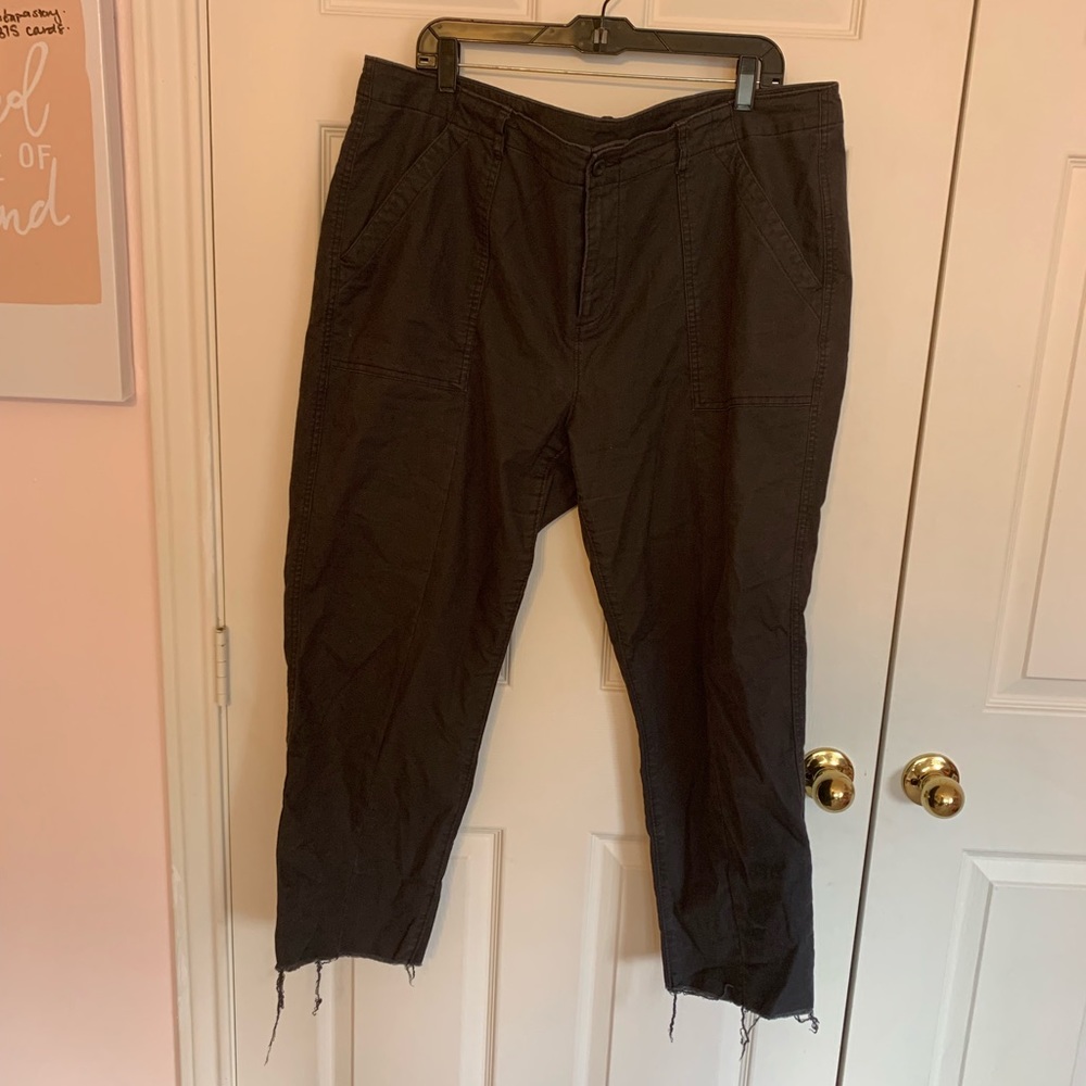 OLD NAVY raw edged hem cropped pants